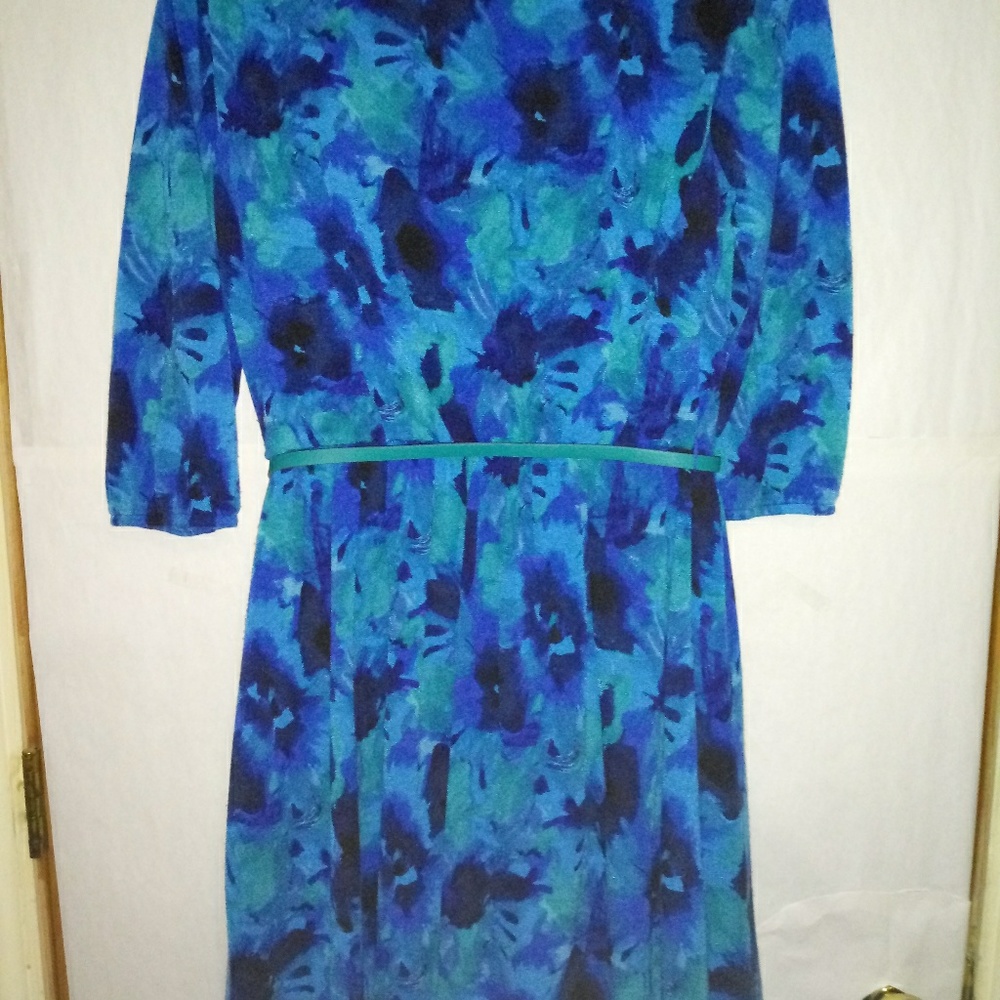 Dress - Picture 3 of 3